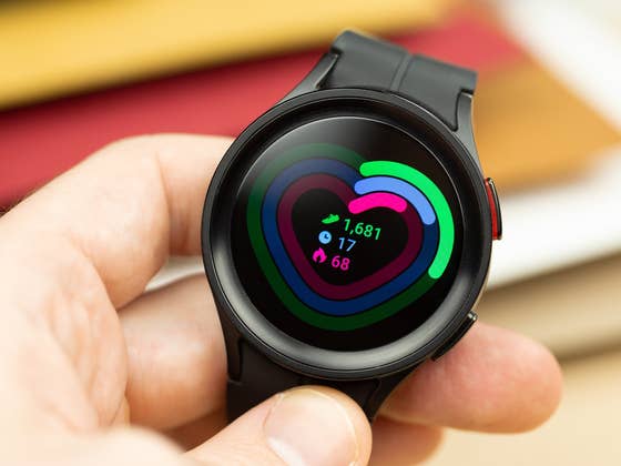 Galaxy Watch 6: Samsung aurait opté pour un design inspiré de la Pixel Watch