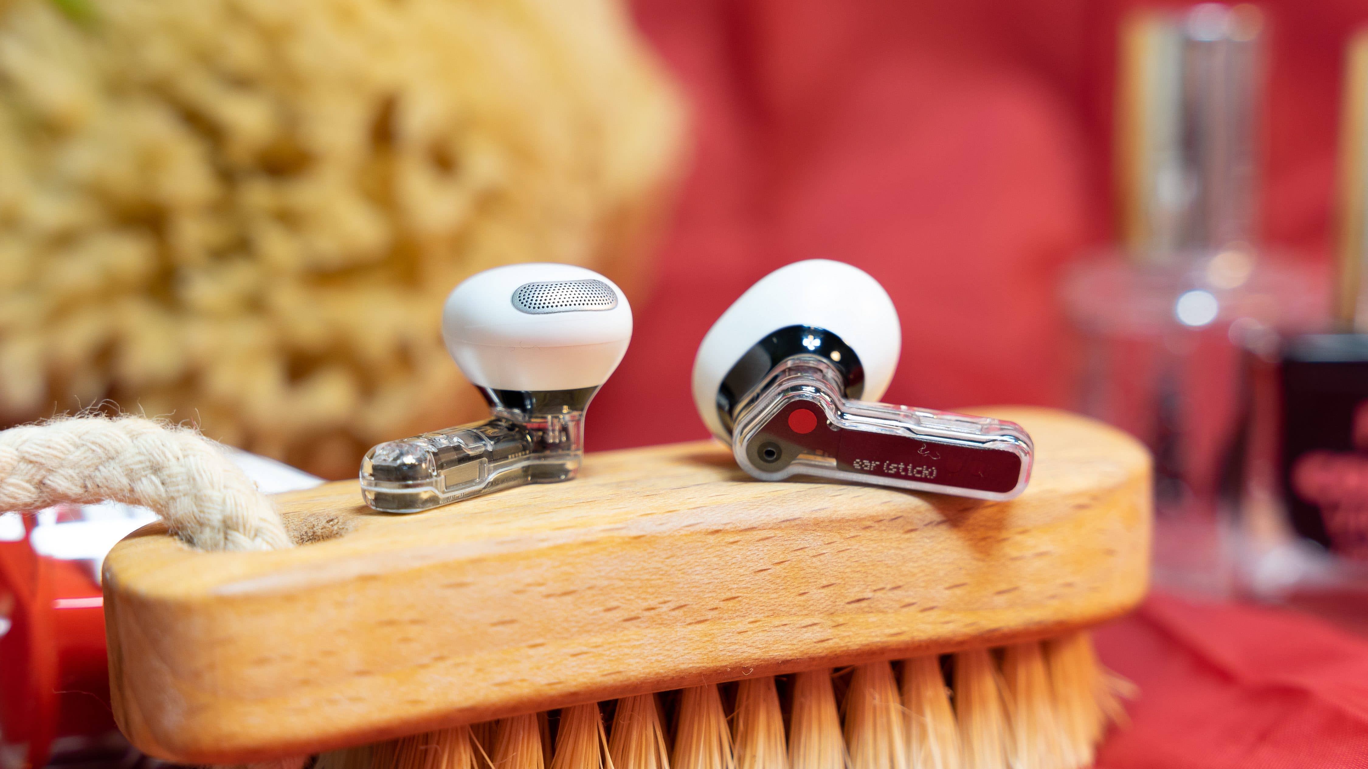 Nothing Ear (Stick) Earbuds Nahaufnahme.