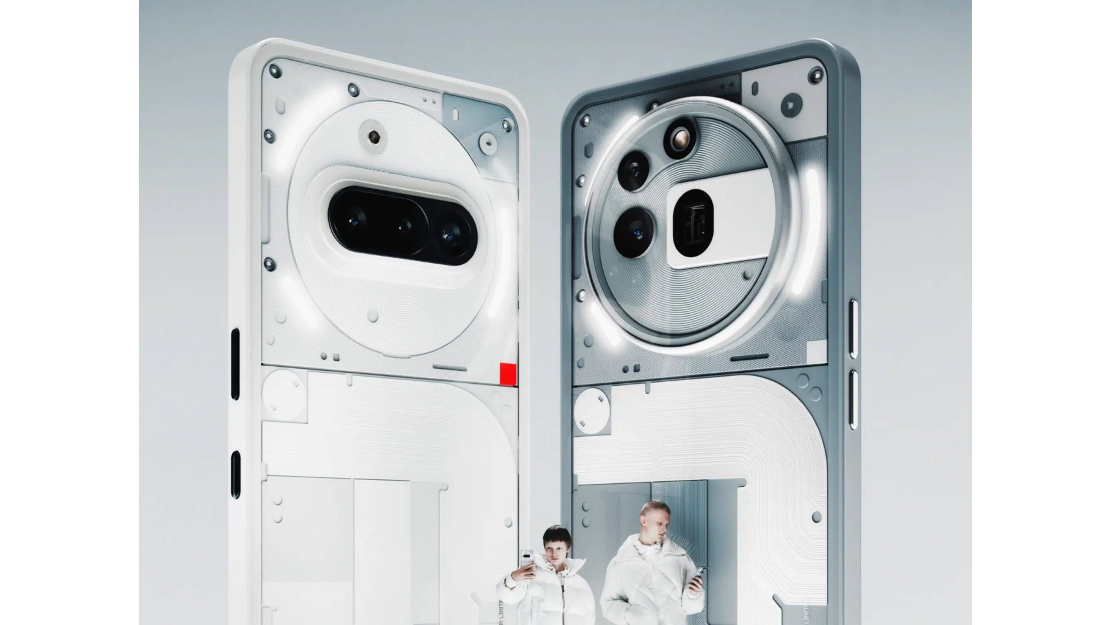 Un téléphone Nothing 3a affiché en avant-plan, avec deux personnes en tenues blanches interagissant avec lui.