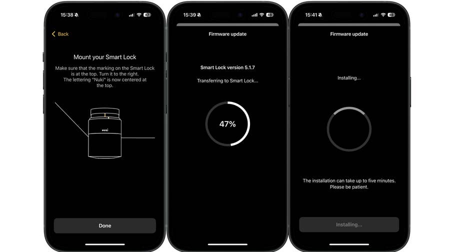 Écrans montrant le processus de configuration du Nuki Smart Lock Pro 5.0, y compris les instructions de montage et de mise à jour du firmware.