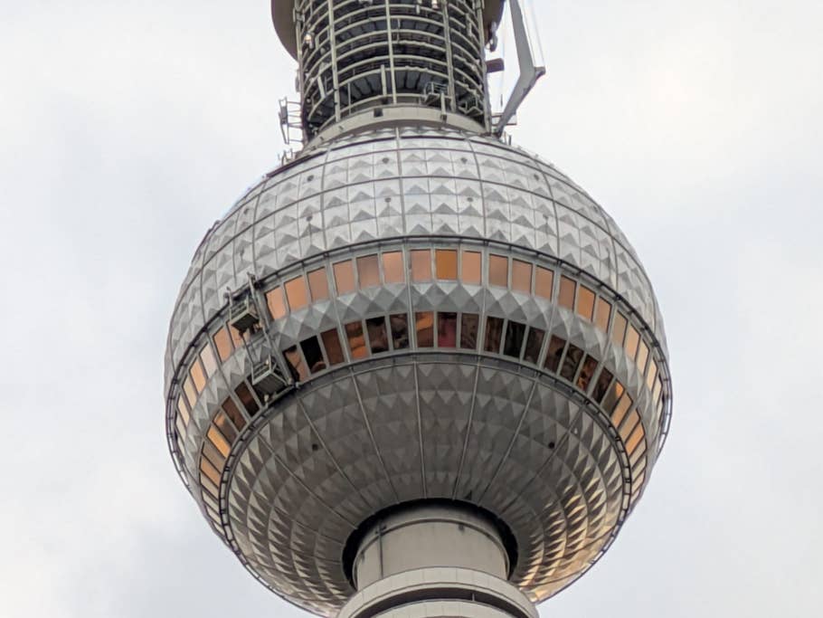 Google Pixel 8a: Objectif principal (zoom numérique 8x)