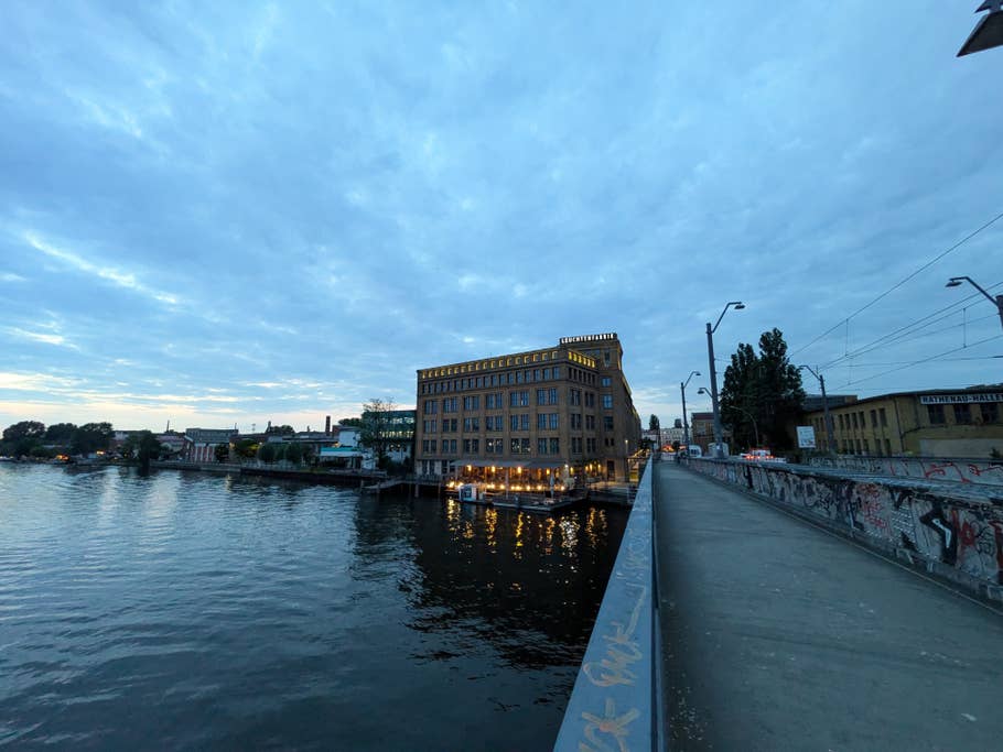 Google Pixel 8a: Objectif ultra-grand angle (0,5x)