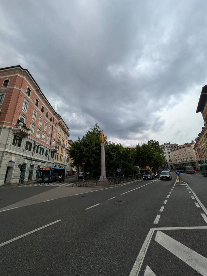 Google Pixel 8a: Objectif ultra-grand angle (0,5x)