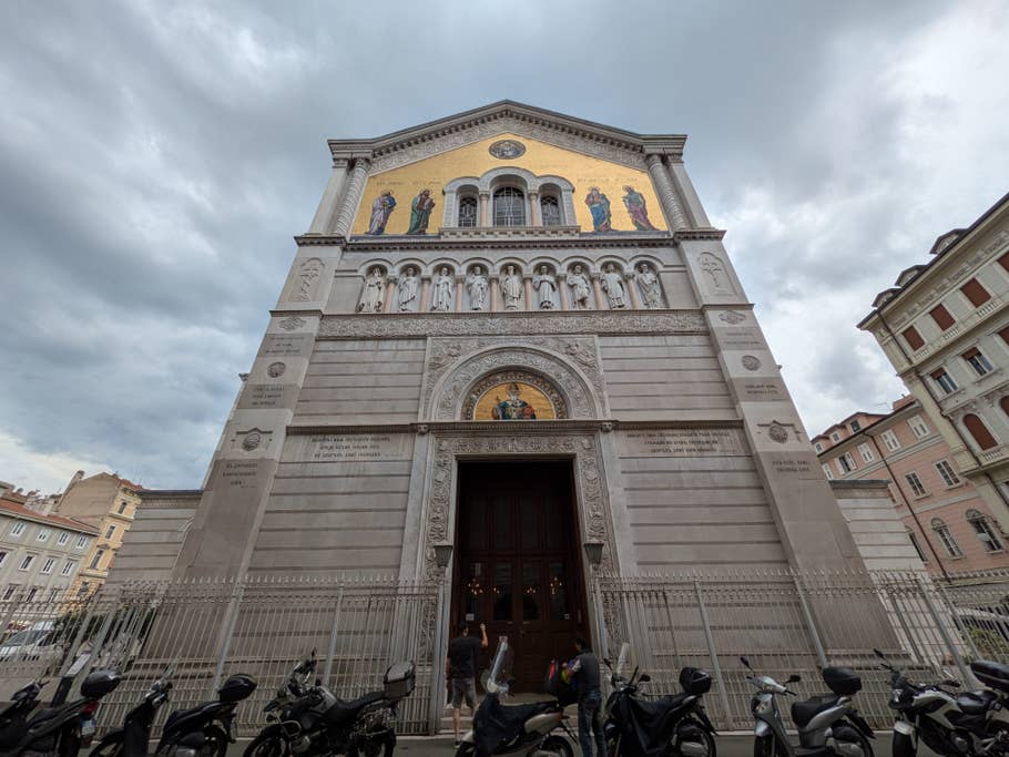 Google Pixel 8a: Objectif ultra-grand angle (0,5x)