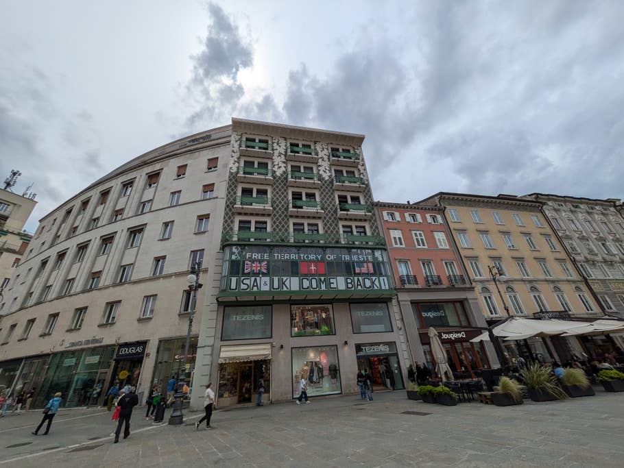 Google Pixel 8a: Objectif ultra-grand angle (0,5x)