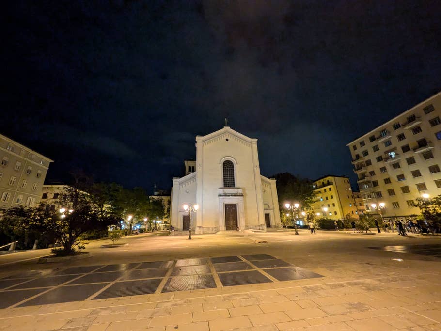 Google Pixel 8a: Objectif ultra-grand angle (0,5x)