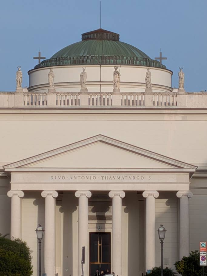 Google Pixel 9a: Objectif principal (zoom numérique 8x)