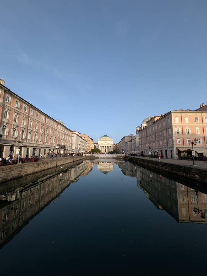 Google Pixel 9a: Objectif ultra-grand angle (0,6x)