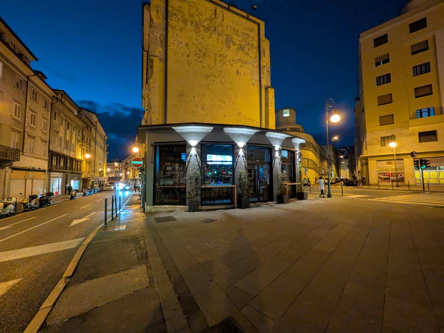 Google Pixel 9a: Objectif ultra-grand angle (0,6x)