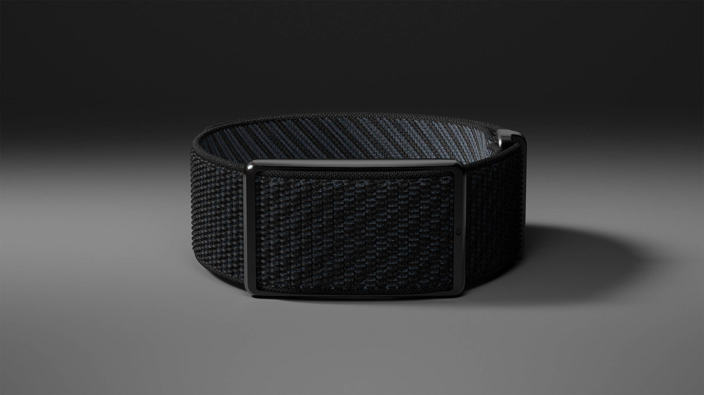 Un bracelet de fitness noir tissé avec un écran rectangulaire.