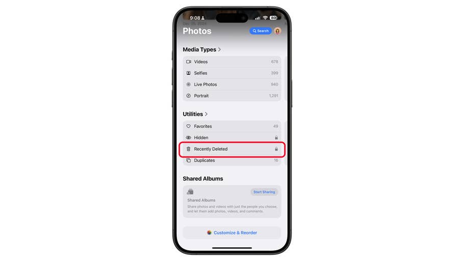 Écran du0027iPhone affichant lu0027application Photos avec la section Supprimés récemment en surbrillance.