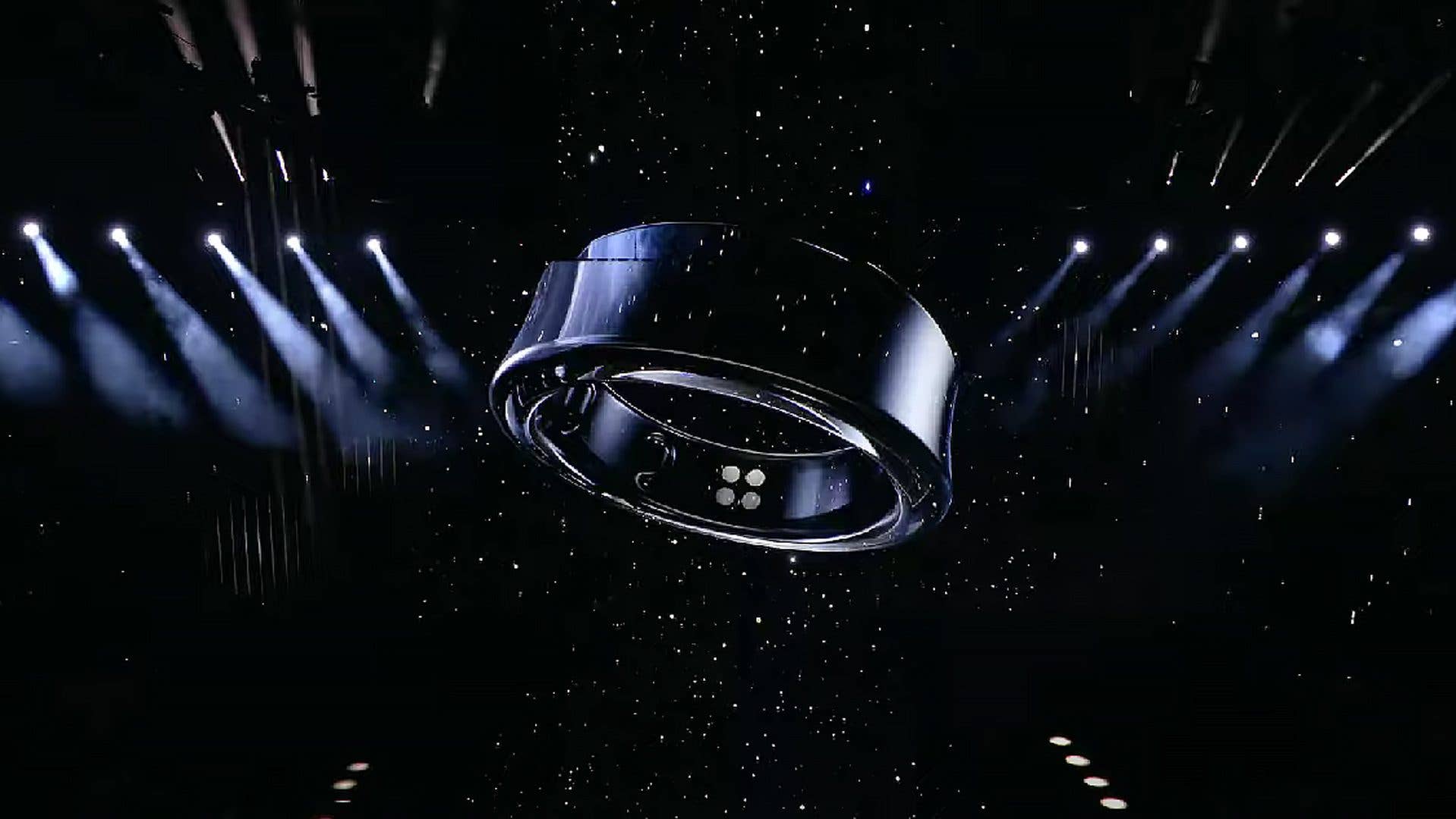 Le Galaxy Ring est doté de plusieurs capteurs et d'un contact de recharge sur sa face interne. / © Samsung