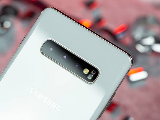 Notre test vidéo (complet) du Samsung Galaxy S10+ : la référence