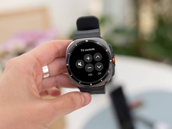 Galaxy Watch: Bientôt vous pourrez contrôler votre Smart TV  Samsung avec de simples gestes