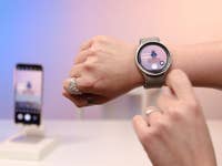 Samsung-Galaxy-Watch-remote-camera-zoom.jpg
