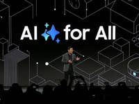 Un conférencier sur scène avec 'AI for All' affiché derrière lui lors d'un événement Samsung.