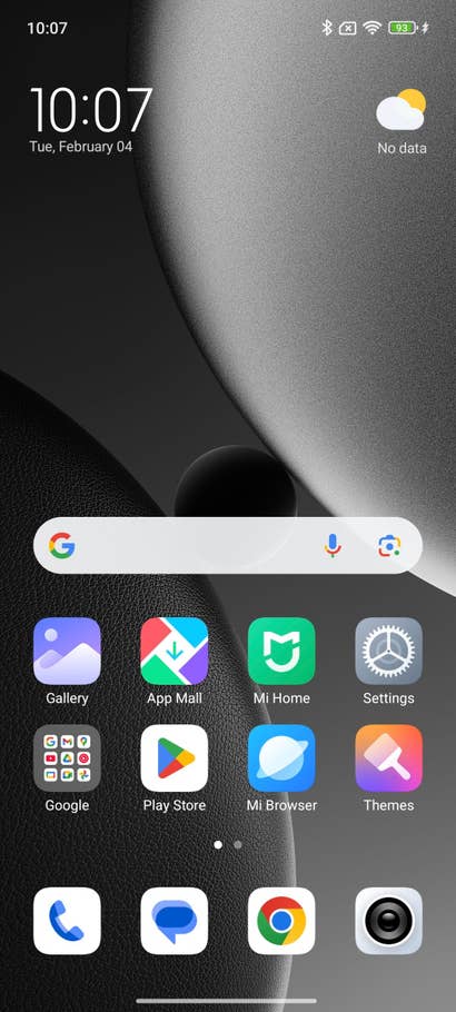 Écran du0027accueil principal du Xiaomi 15 Ultra affichant les applications et lu0027heure.