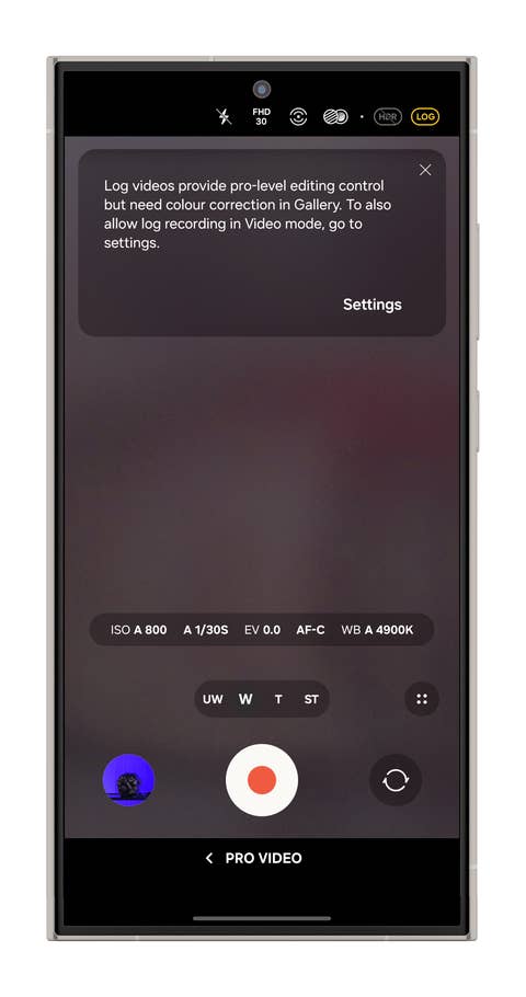 Interface de caméra montrant les paramètres vidéo log et les commandes du0027enregistrement.
