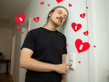 Notre redacteur Ben, qui adore ses bons vieux interrupteurs non connectes