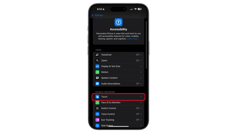 Menu des réglages de lu0027iPhone montrant les options du0027accessibilité avec Touch en surbrillance.