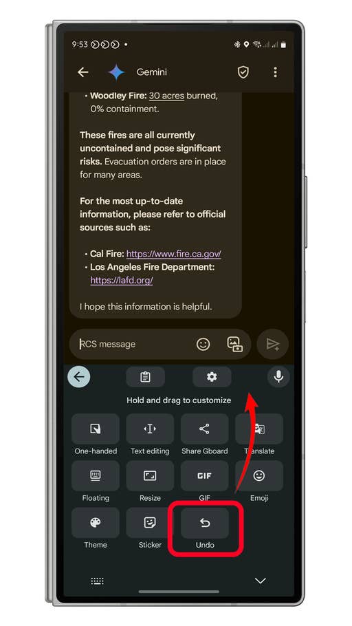 Un smartphone affichant des informations sur lu0027incendie de Woodley, avec un bouton u0027Annuleru0027 en surbrillance.