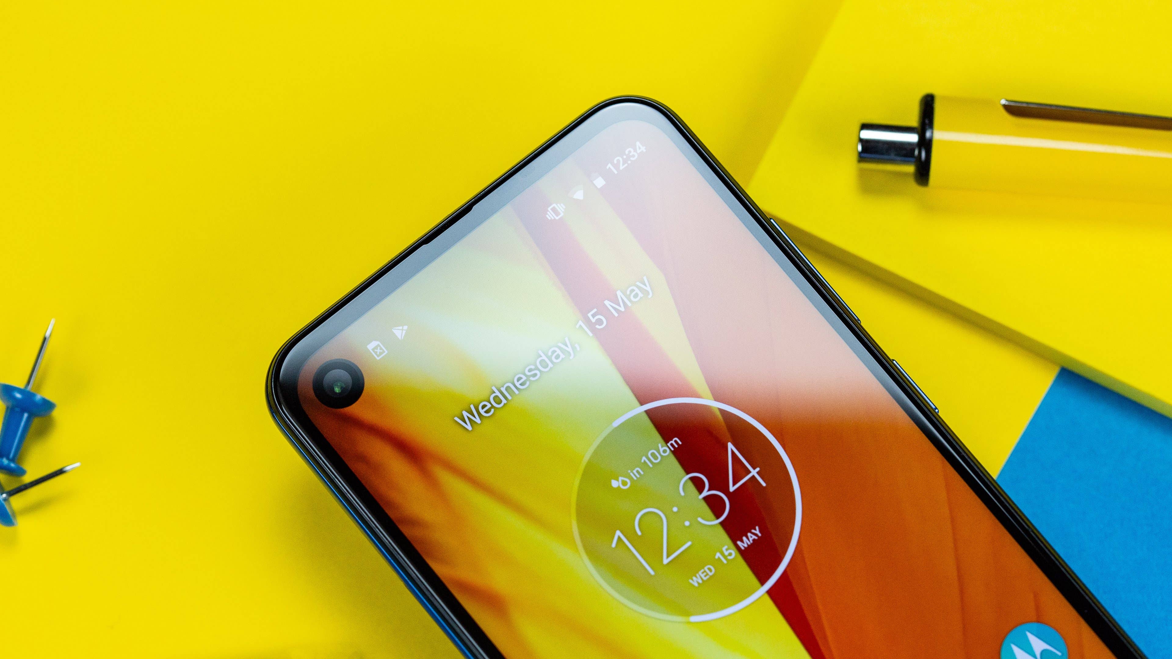 androidpit motorola one vision front camera