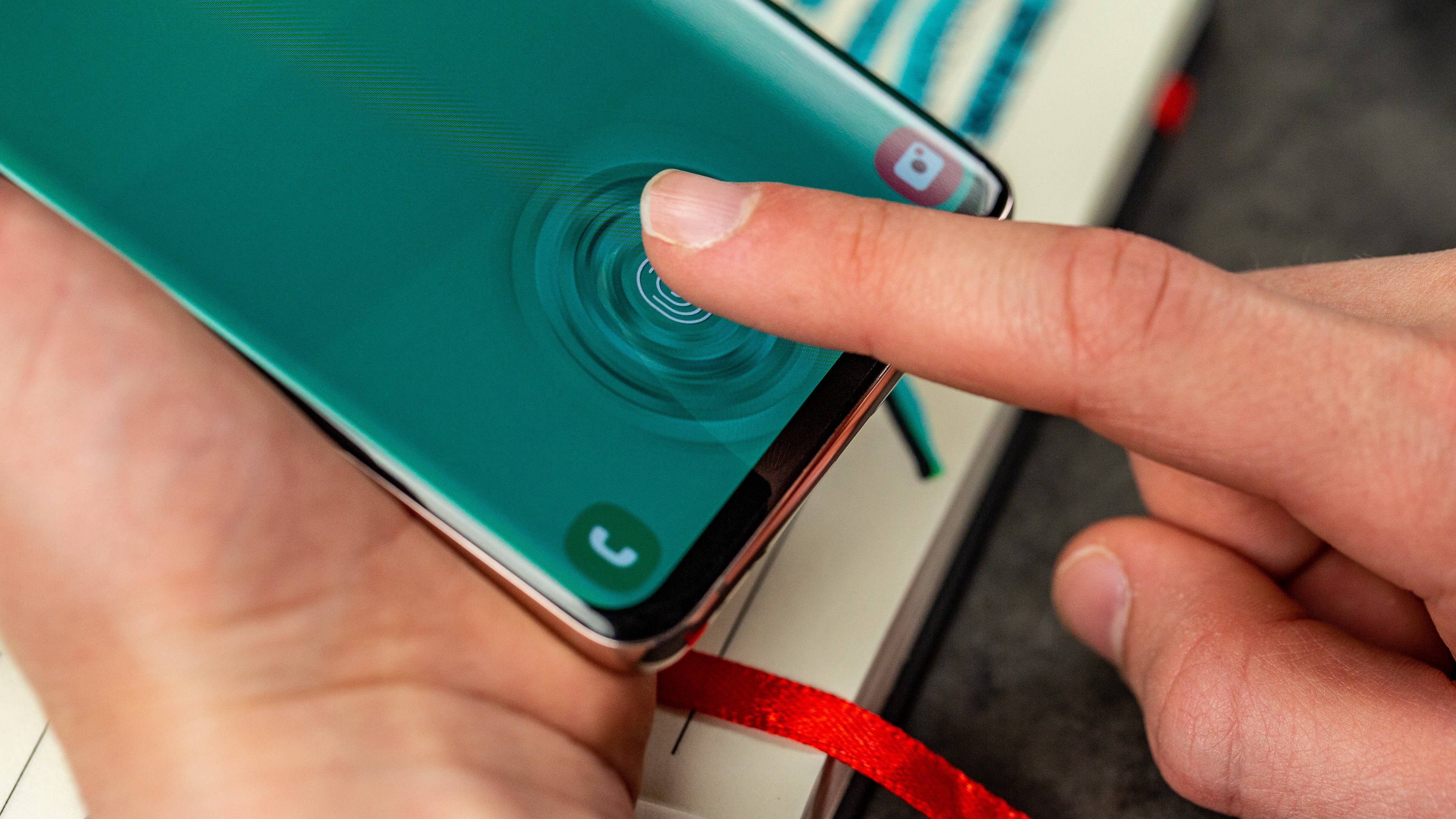 androidpit samsung galaxy s10 plus 100 days fingerprint scanner