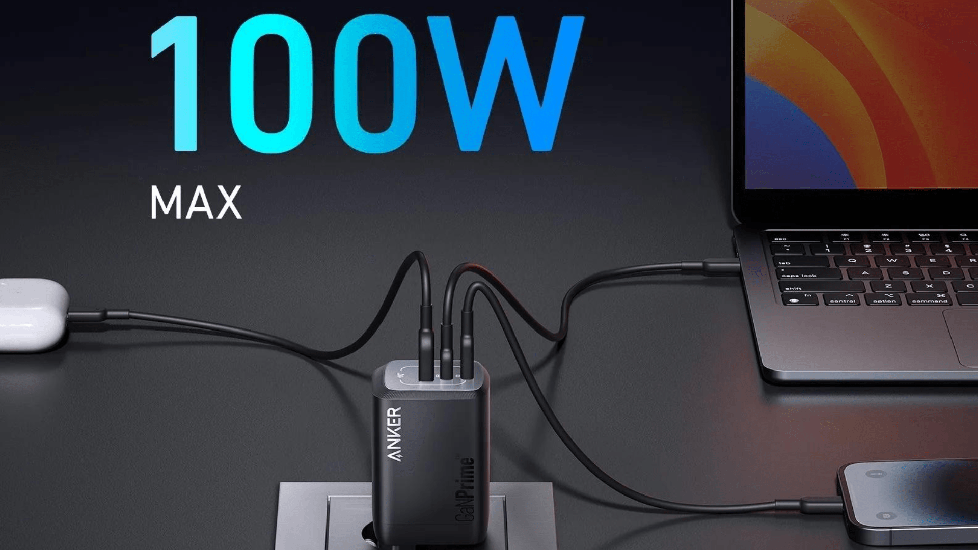 Le chargeur 100 W d'Anker branché à plusieurs appareils