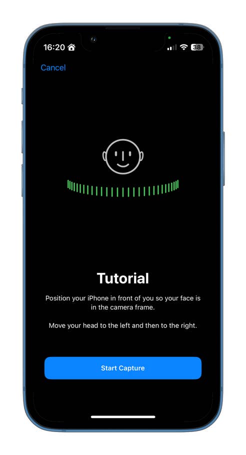 Un smartphone affichant un tutoriel avec des instructions pour capturer un visage avec la caméra.