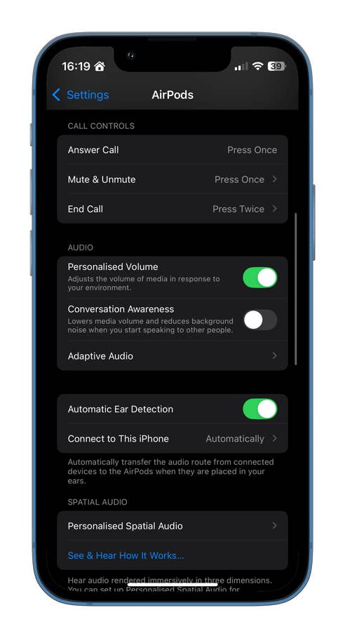 Menu des paramètres pour AirPods avec options de contrôle des appels et paramètres audio.