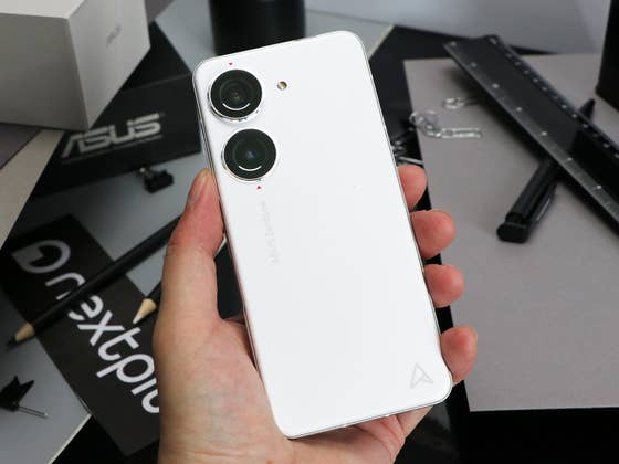 Ce leak du Zenfone 11 Ultra confirme qu’Asus en a fini avec les smartphones compacts