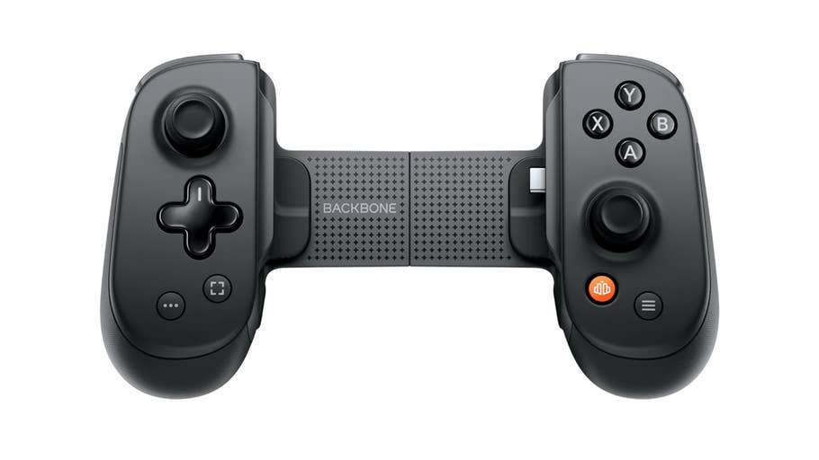 Un contrôleur de jeu Backbone Pro noir avec des boutons et un d-pad.