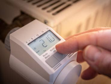 Réduire ses frais de chauffage grâce à un simple rituel du soir