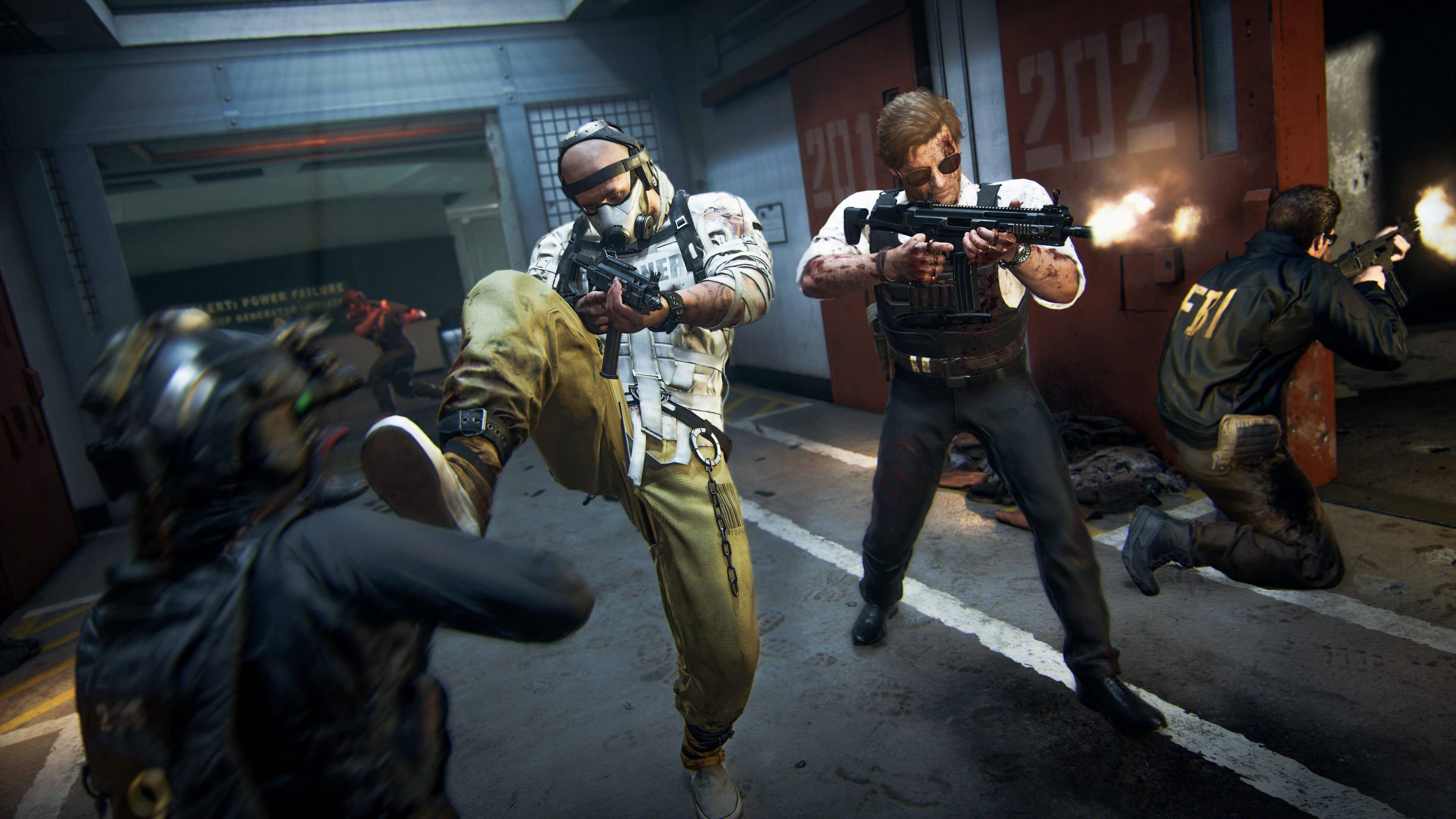 Un groupe de personnages armés engagés dans une fusillade dans un environnement faiblement éclairé.