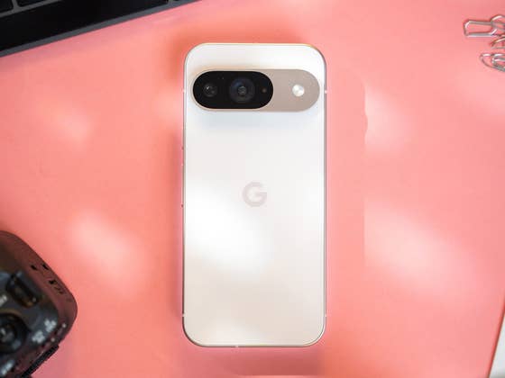 Google a bridé la fonction de recharge sans fil inversée des Pixel 9