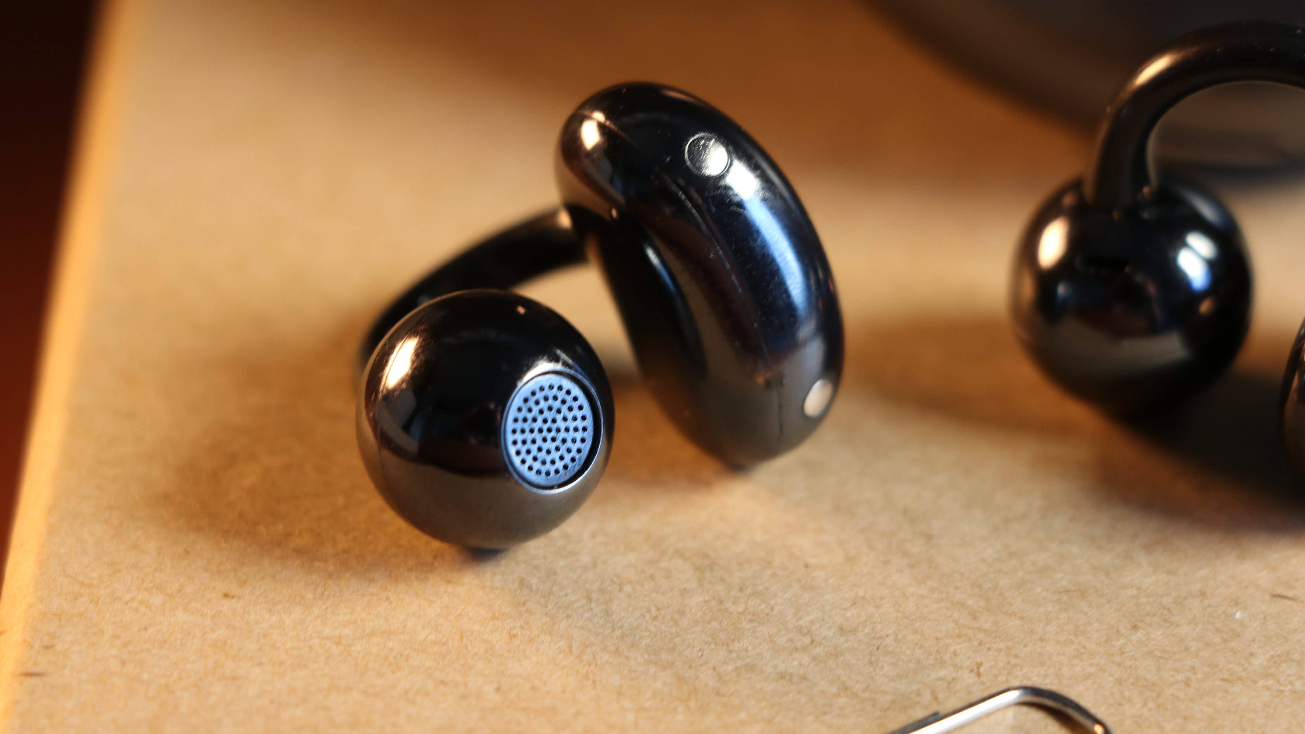 Une vue zoomée des Huawei FreeClip