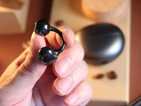 Test des Huawei FreeClip: Des écouteurs open-fit novateurs mais pas totalement aboutis