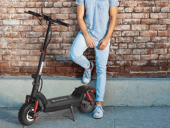 Cette trottinette &eacute;lectrique puissante et tout-terrain est le cadeau de No&euml;l parfait