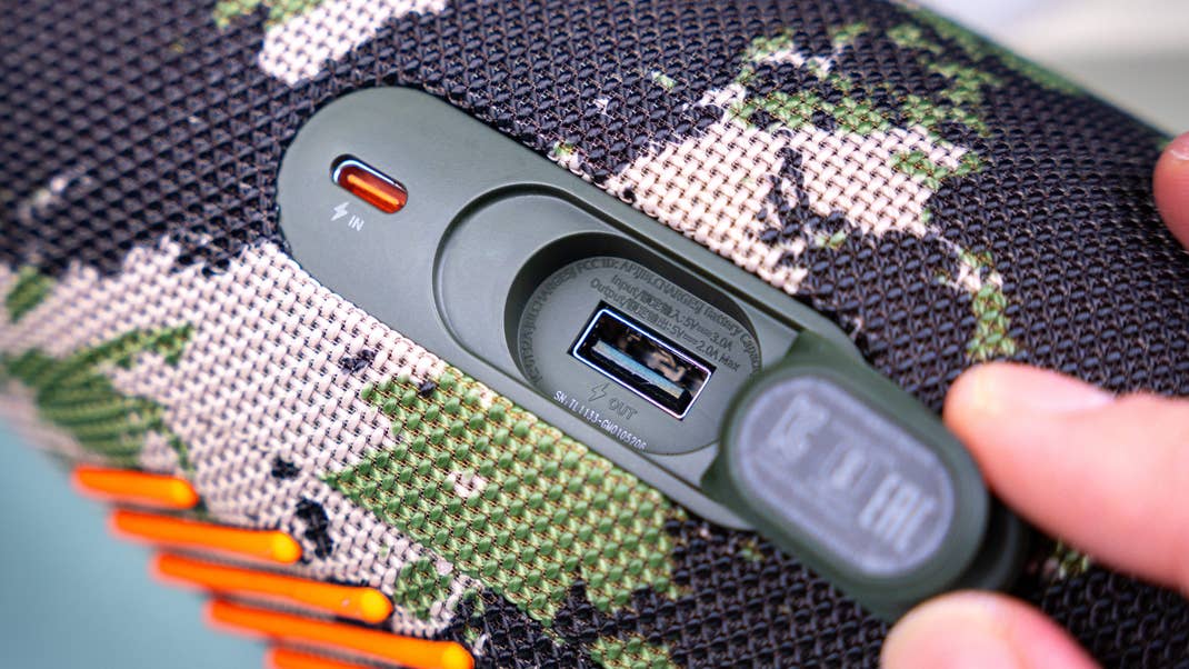 Les ports de la JBL Charge 5