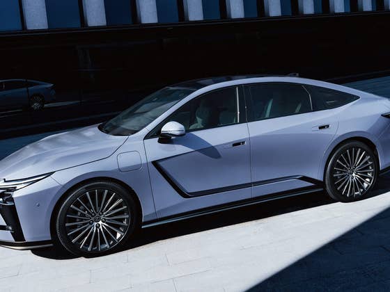 Lexus ES (2026): La berline de luxe devient (aussi) une voiture électrique