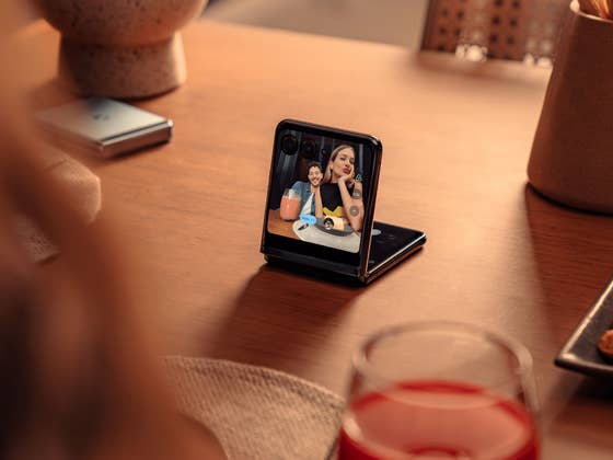 Le nouveau Motorola Razr 40 Ultra est d&eacute;j&agrave; moiti&eacute; moins cher avec ce bon plan