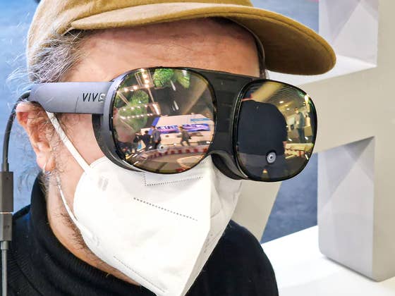 Prise en main des HTC Vive Flow: Des lunettes VR confortables mais un peu à la ramasse