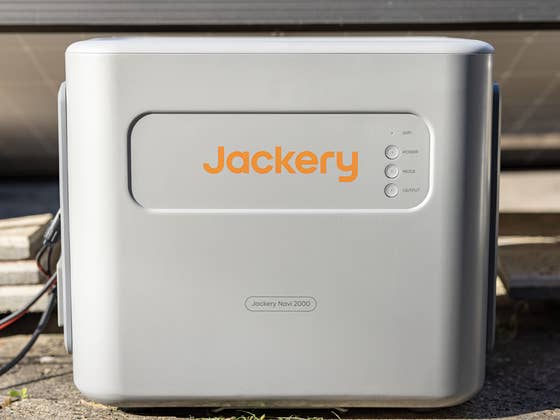 Test de la Jackery Navi 2000: Une centrale électrique de balcon à tout faire