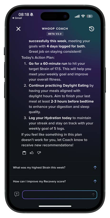 Un écran de téléphone affichant lu0027application Whoop Coach avec un plan du0027action pour la forme physique et lu0027hydratation.