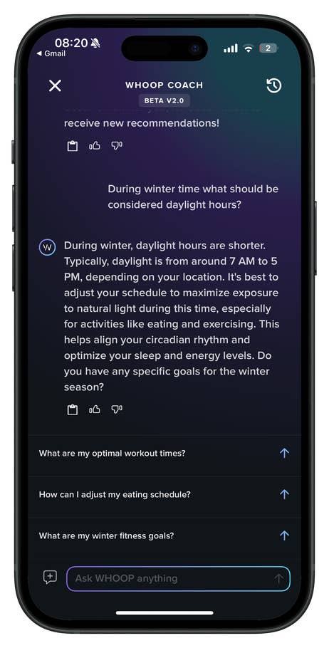 Capture du0027écran de lu0027application Whoop AI coach, discutant des heures de lumière du jour du0027hiver et de lu0027optimisation des horaires.