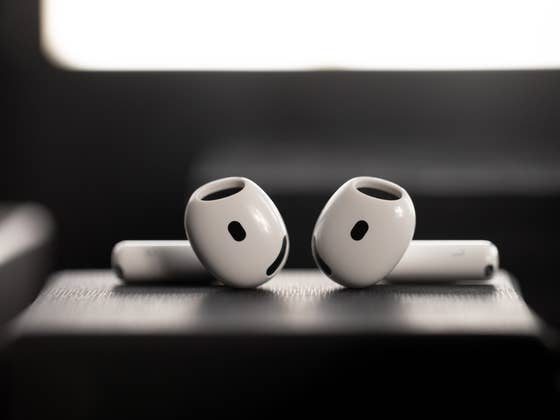 Test des AirPods 4 avec ANC: Mieux que les AirPods Pro 2?