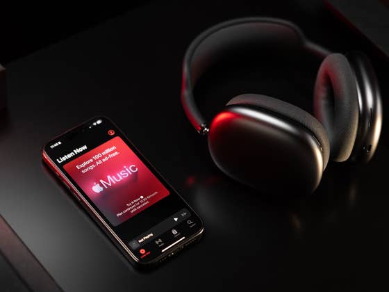 Les AirPods Max bénéficieront d’une mise à jour audio majeure avec iOS 18.4