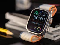 L'Apple Watch Ultra 2 vue de face avec son écran allumé