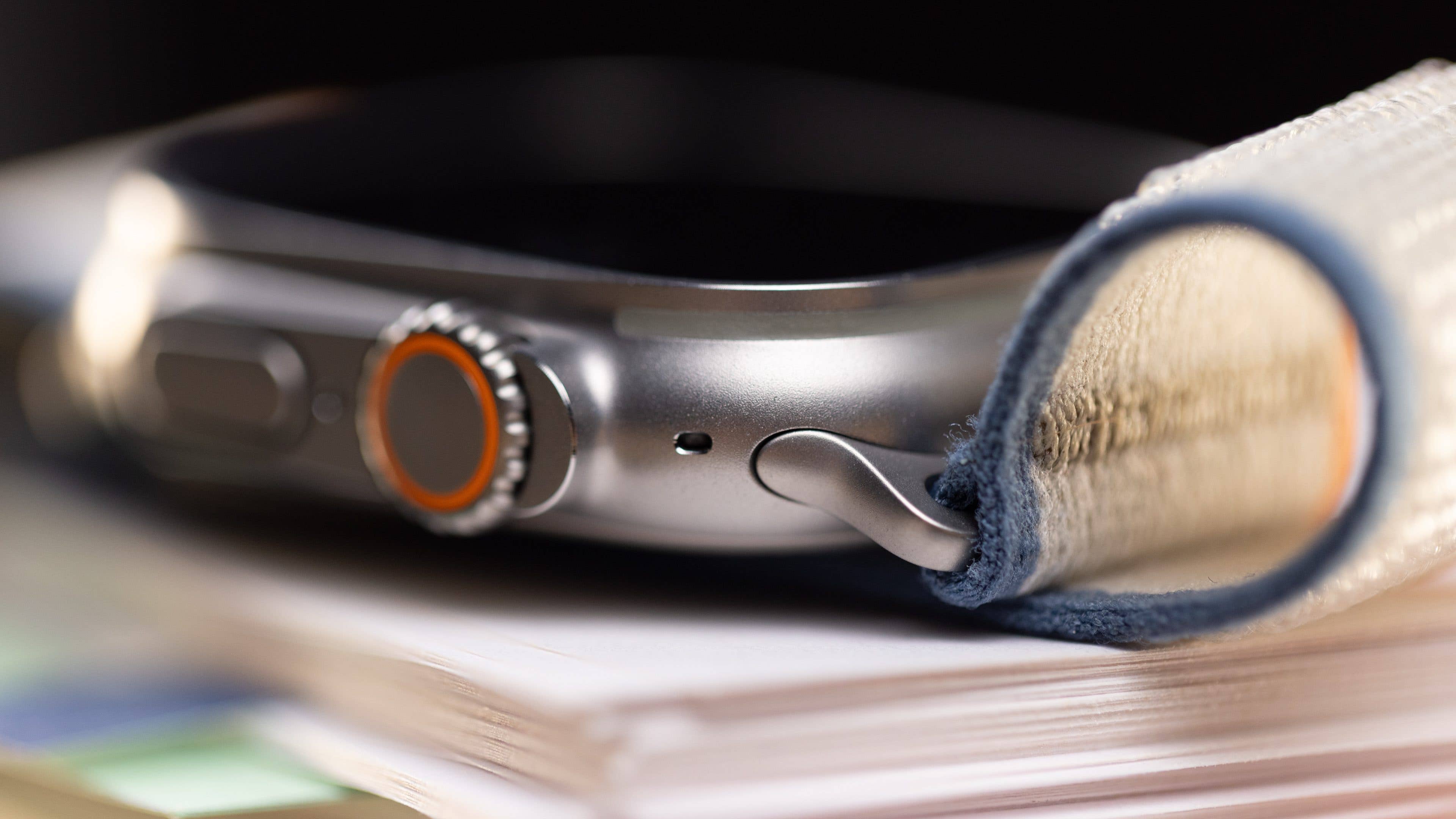 L'Apple Watch Ultra 2 peut être rechargée via le port USB-C de l'iPhone 15 Pro