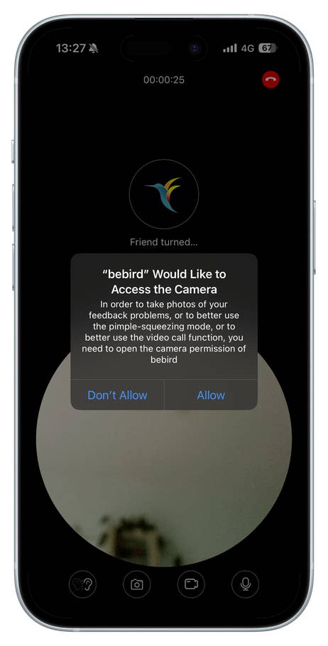 Un écran de smartphone montrant une demande du0027accès à la caméra de lu0027application u0027bebirdu0027.
